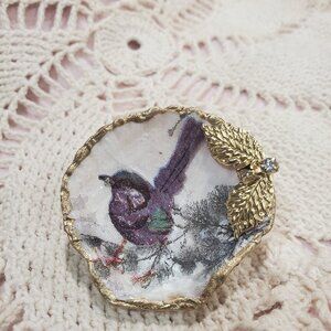 DARLING DECOUPAGE EMBELLISHED SEASHELL
